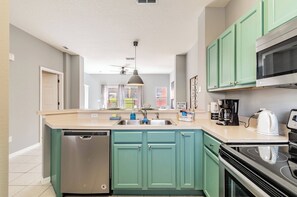 Fridge, microwave, oven, stovetop - 3BR Orlando Home w/ Private Pool & Wi-Fi (Kissimmee)