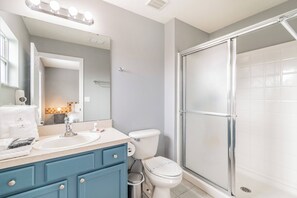 Secador de pelo y toallas