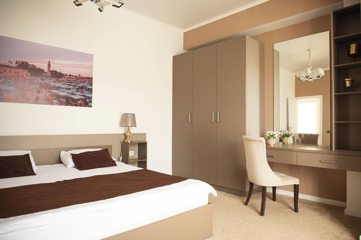 Egyptian cotton sheets, premium bedding, down duvets, pillow-top beds