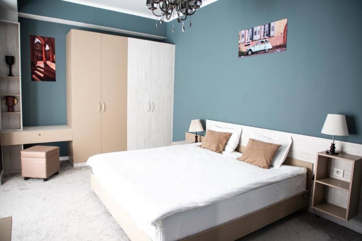Egyptian cotton sheets, premium bedding, down duvets, pillow-top beds