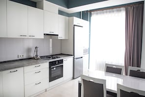 Comfort-Apartment, 1 Schlafzimmer | Eigene Küche | Großer Kühlschrank, Mikrowelle, Ofen