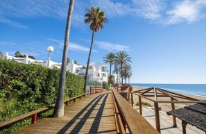Beach nearby, sun-loungers, beach towels