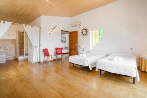6 chambres, fer et planche à repasser, accès au Wi-Fi (inclus)