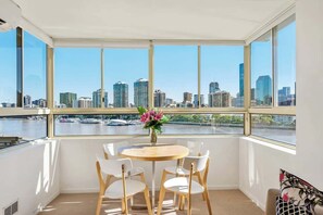 Dining - Fab! ~ Skyline City, Water + Story Bridge Views (New Farm)