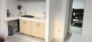 Fridge, microwave, coffee/tea maker, toaster - Apartaestudio JV (San Andrés isla)