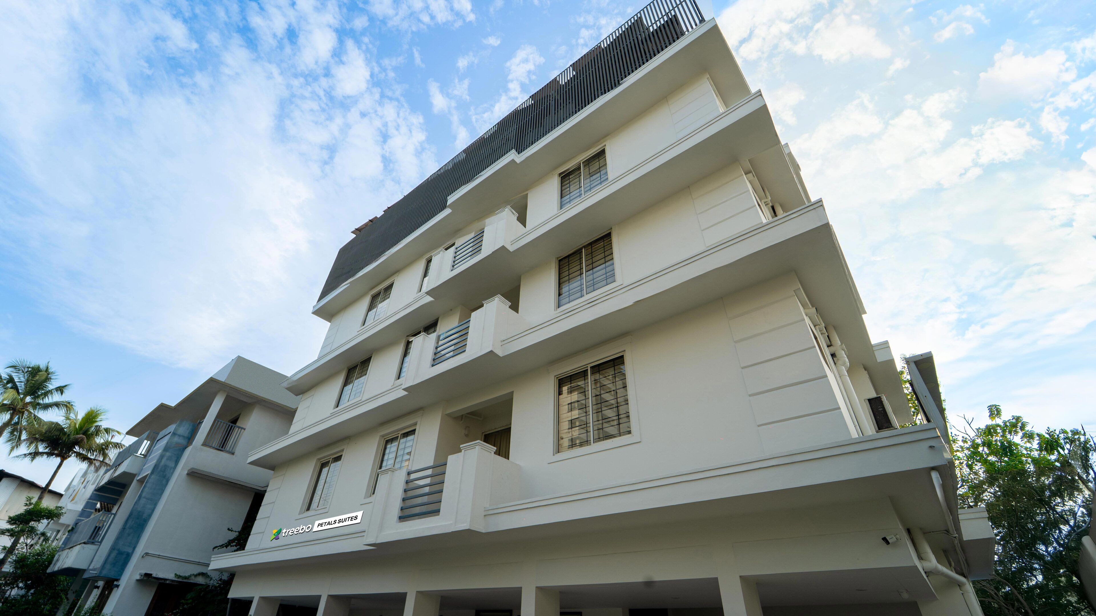 Photo - Treebo Petals Suites Marine Drive