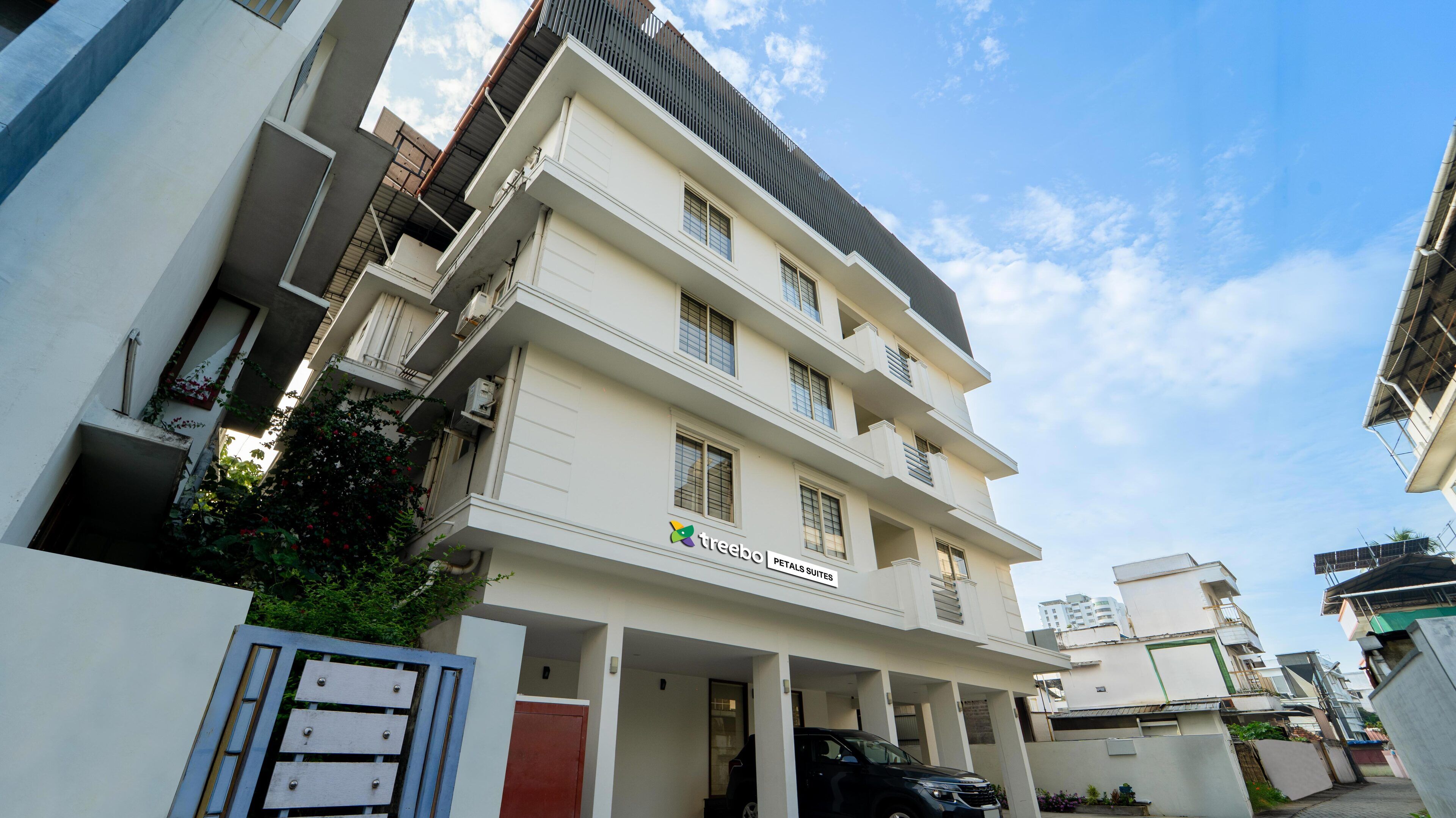 Photo - Treebo Petals Suites Marine Drive