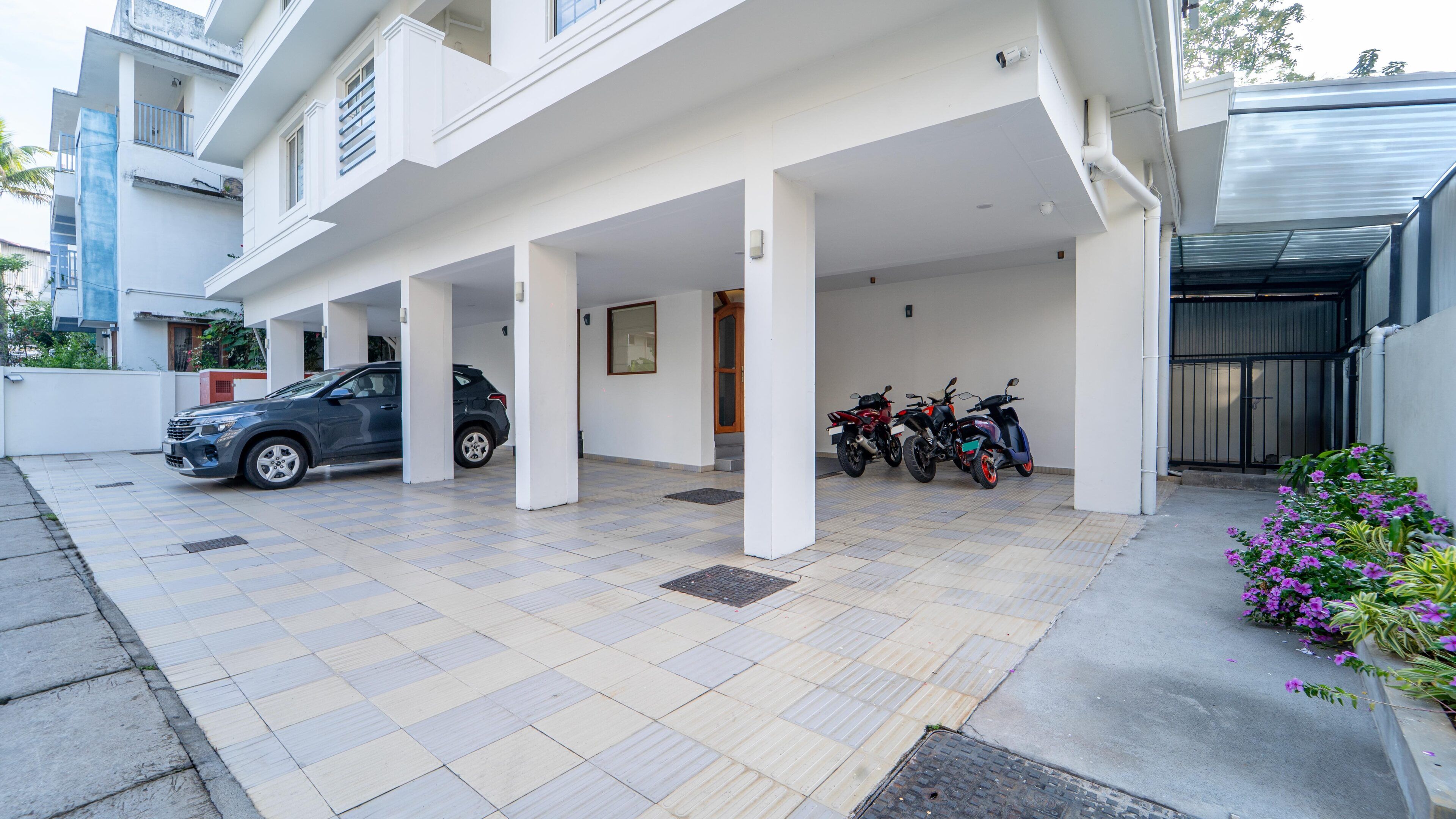 Photo - Treebo Petals Suites Marine Drive