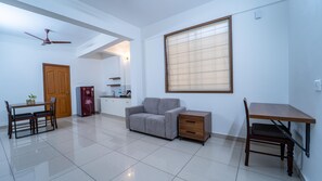 Room - Treebo Petals Suites Marine Drive (Kanayannur)