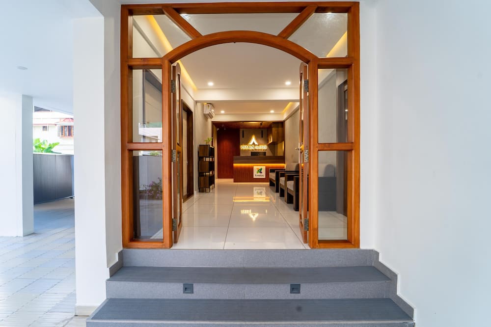 Treebo Petals Suites Marine Drive