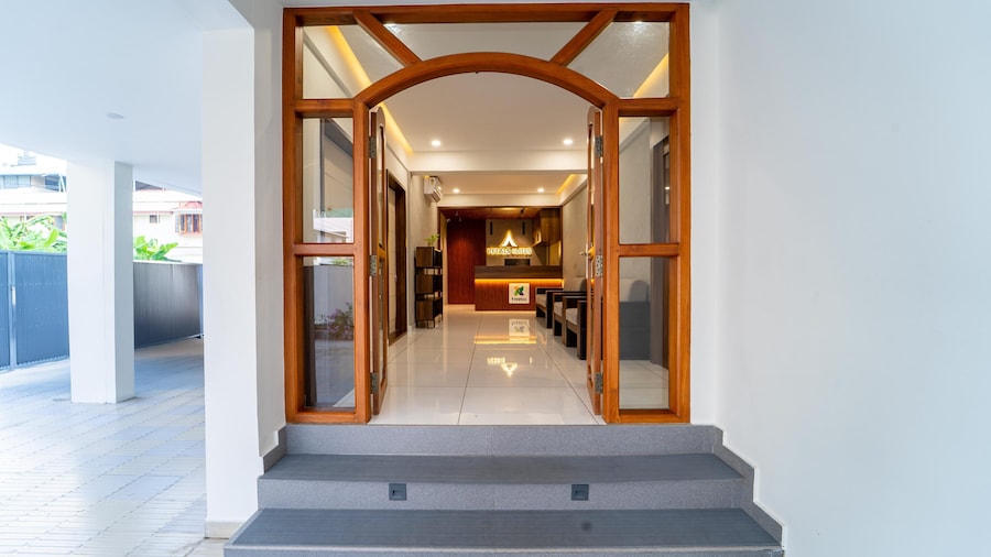 Treebo Petals Suites Marine Drive