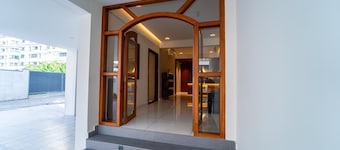 Treebo Petals Suites