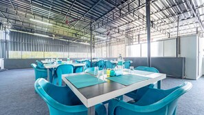 Dining - Treebo Petals Suites Marine Drive (Kanayannur)