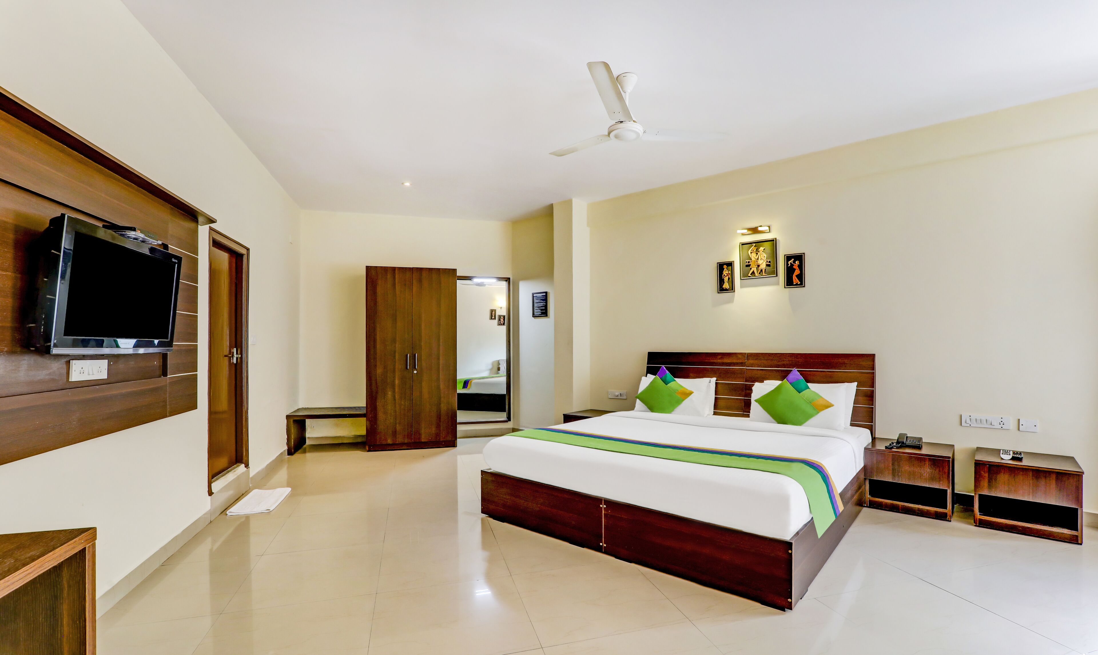 Standard Double Room | Iron/ironing board, free WiFi, bed sheets