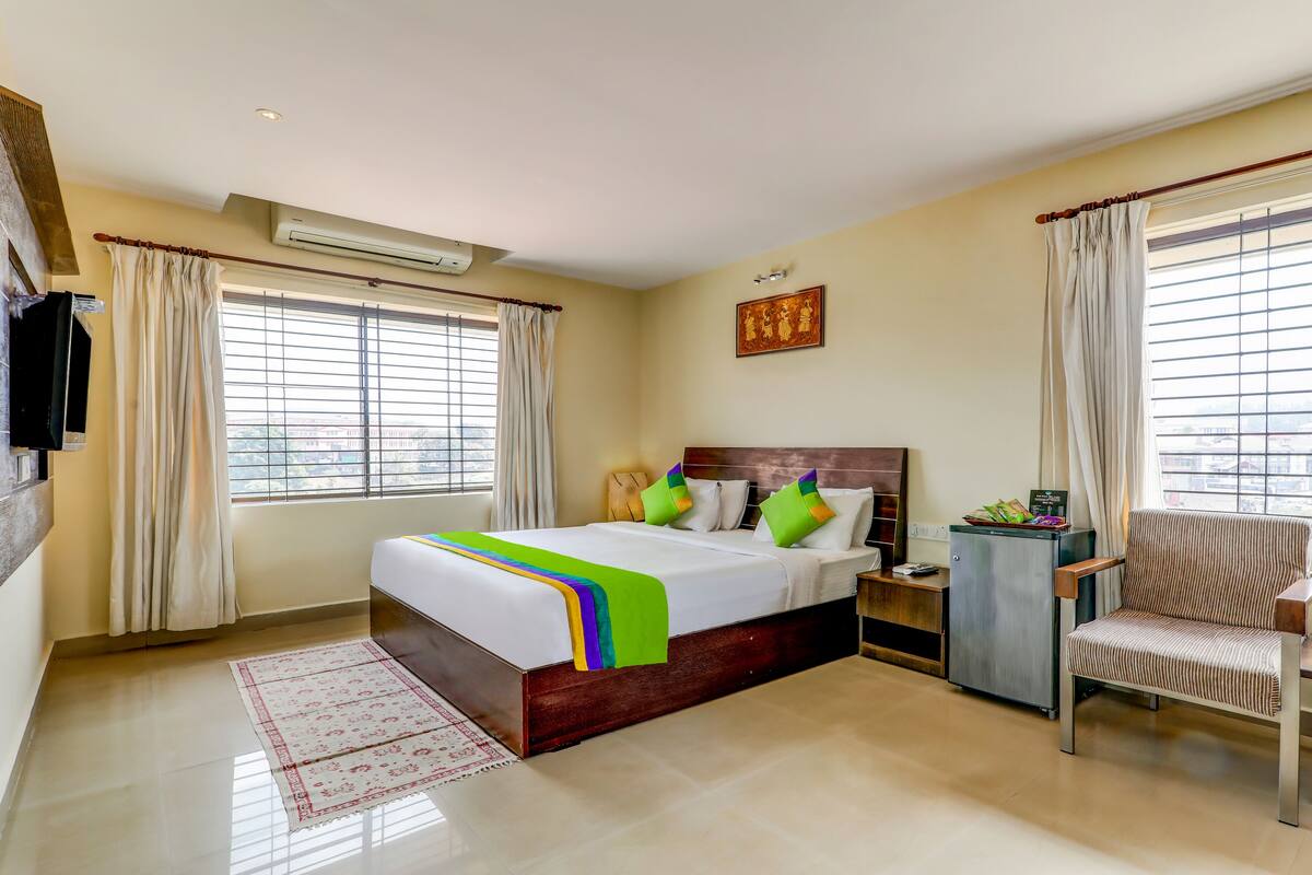 Iron/ironing board, free WiFi, bed sheets