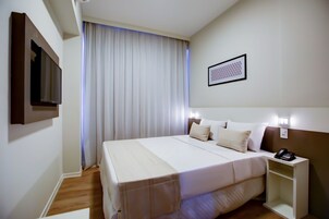 Minibar, caja de seguridad en la habitación y cortinas blackout 