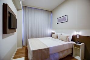 Minibar, in-room safe, blackout curtains, iron/ironing board - Go inn Betim (Betim)