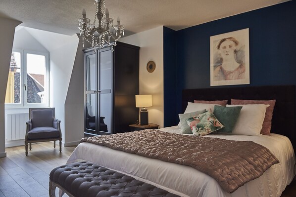 2 slaapkamers, een strijkplank/strijkijzer, reisbedje, gratis wifi