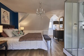 2 slaapkamers, een strijkplank/strijkijzer, reisbedje, gratis wifi