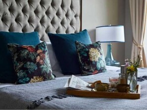 Premium Quadruple Room | Minibar, desk, laptop workspace, free WiFi - The Fleet (Tewkesbury)