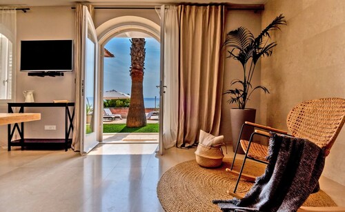 Luxury Seafront Villa Stone Castle Brac with Pool