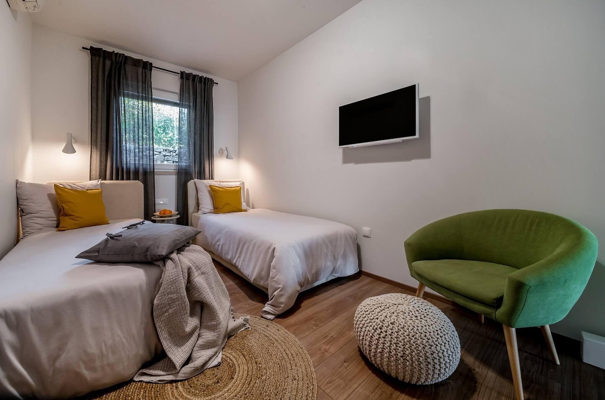 5 soverom, skrivebord, strykejern/-brett og wi-fi