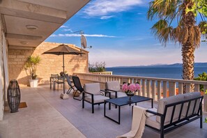 Terrace/patio - Luxury Seafront Villa Stone Castle Brac with Pool (Selca)