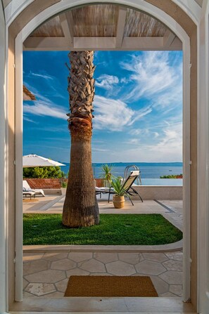 Terrace/patio - Luxury Seafront Villa Stone Castle Brac with Pool (Selca)