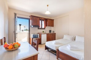 Apartamento | Área de estar | TV de tela plana 32 polegadas com canais digitais, TV