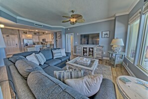 Condo, 2 Bedrooms | Living room