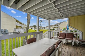 Studio | Property grounds - Studio With A Queen Size Bed, Twin Bed And Sofa Sleeper - Sleeps 5 0 Bedroom Condo by RedAwning (Destin)