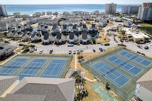 Appart'hôtel, 1 chambre | Terrain de sport