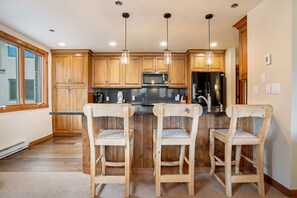 Condo, 4 Bedrooms | Private kitchen