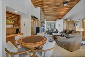 Maison, 4 chambres | Salle de séjour