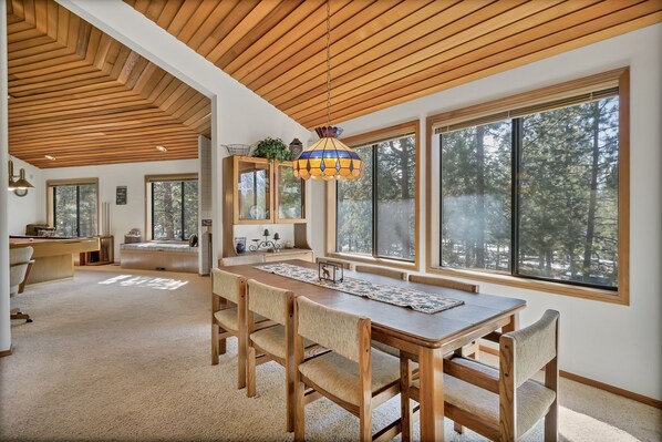 House, 4 Bedrooms | Dining
