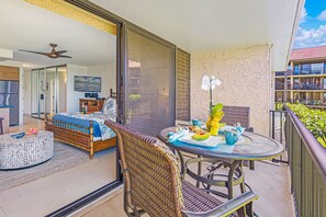 Studio | Outdoor dining