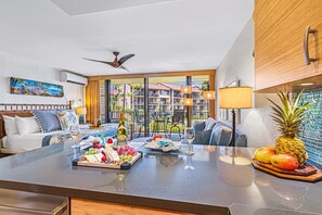 Studio - Papakea Oceanview Studio 0 Bedroom Condo by RedAwning (Lahaina)