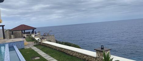 Et oppvarmet basseng