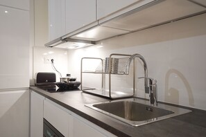 Réfrigérateur, micro-ondes, four, lave-vaisselle