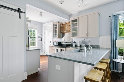 Blackberry Suite 3BR 2BA | Steps to King St!