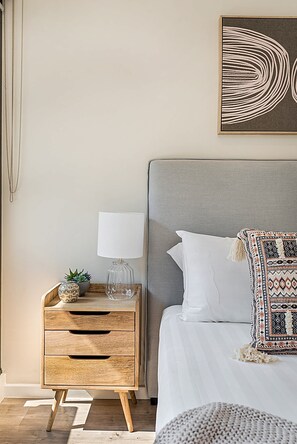 1 habitación, escritorio, tabla de planchar con plancha y wifi 