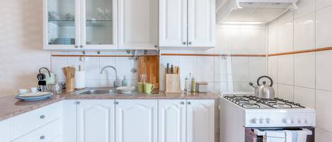 Réfrigérateur, micro-ondes, four, lave-vaisselle