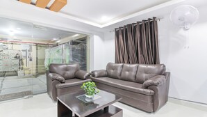 Reception - Itsy Hotels D'Comfort Inn (Hyderabad)