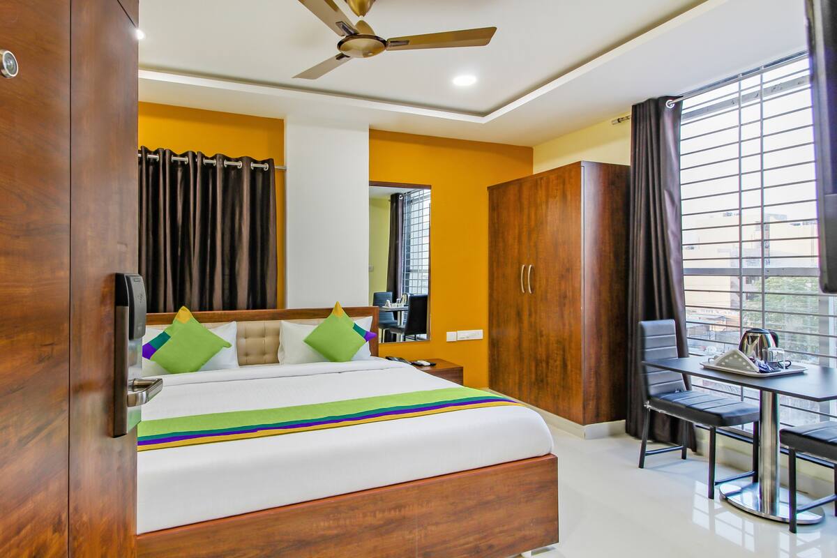 Standard Double Room | Desk, iron/ironing board (on request), WiFi (free), bed sheets