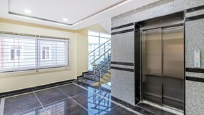 Elevator - Itsy Hotels D'Comfort Inn (Hyderabad)