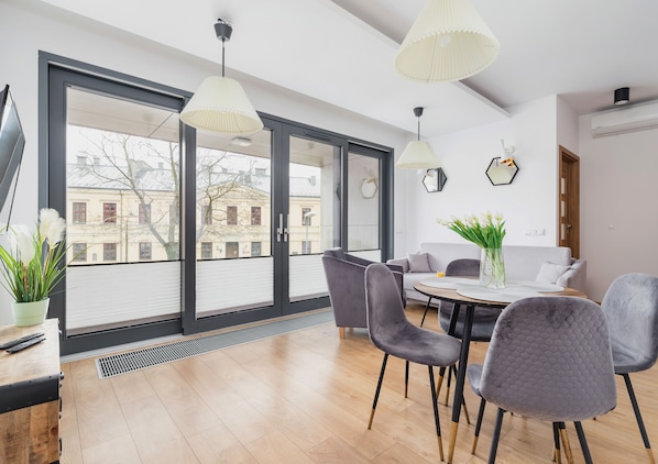 Apartment, 1 Schlafzimmer, Balkon | Wohnzimmer