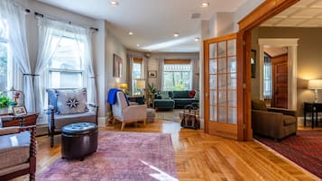 Smart-TV, Kamin, Videospiele, DVD-Player