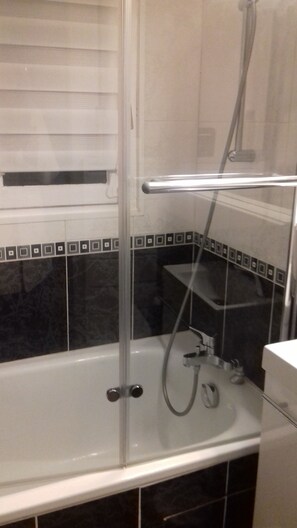 Duschwanne, Toilettenpapier