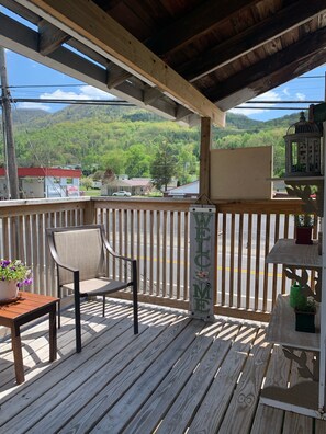 Property grounds - Lou's Loft of Hampton, TN (Hampton)