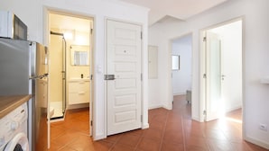 A modern apartment with a kitchen, a bathroom, and a living area. - 3 guest apartment in the center of Alfama (Lisboa)